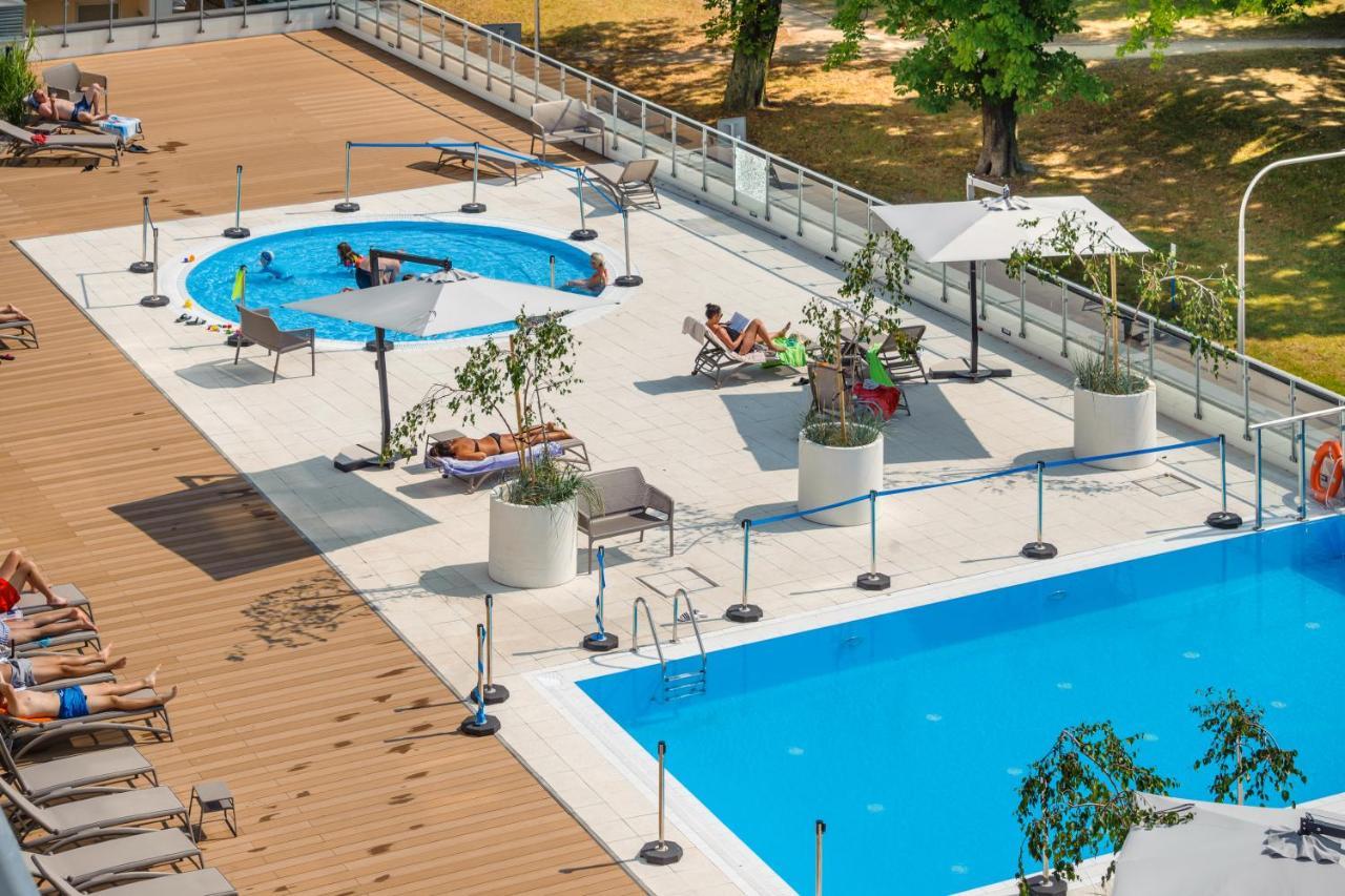 Apartamenty Sun & Snow Nadmorskie Tarasy Z Basenem Kołobrzeg Extérieur photo