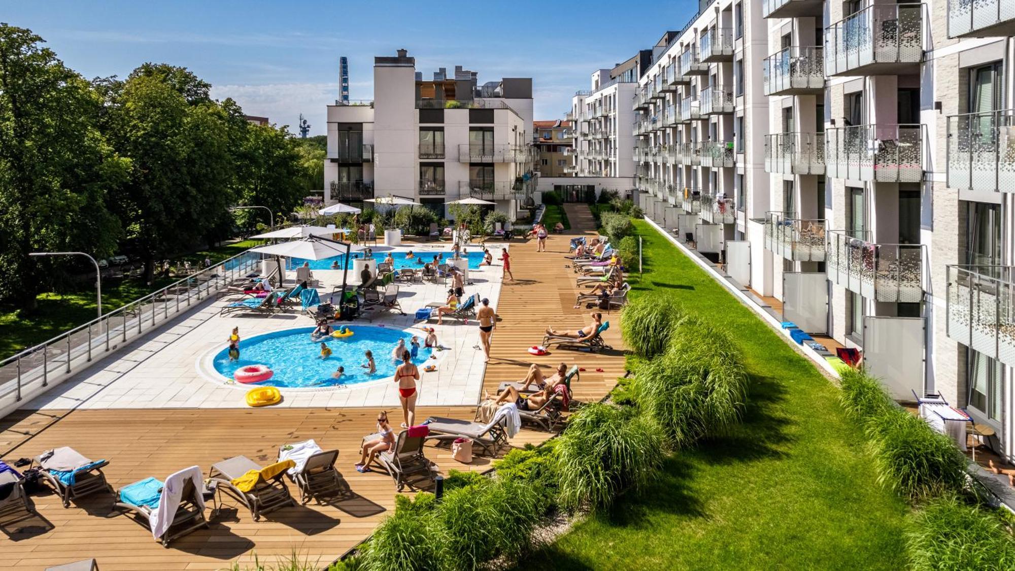 Apartamenty Sun & Snow Nadmorskie Tarasy Z Basenem Kołobrzeg Extérieur photo